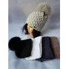 Молодежная вязаная шапка для девочки с натуральным песцовым помпоном на флисе