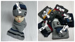 М 94018 Комплект для мальчика шапка на флисе и шарф, разные цвета